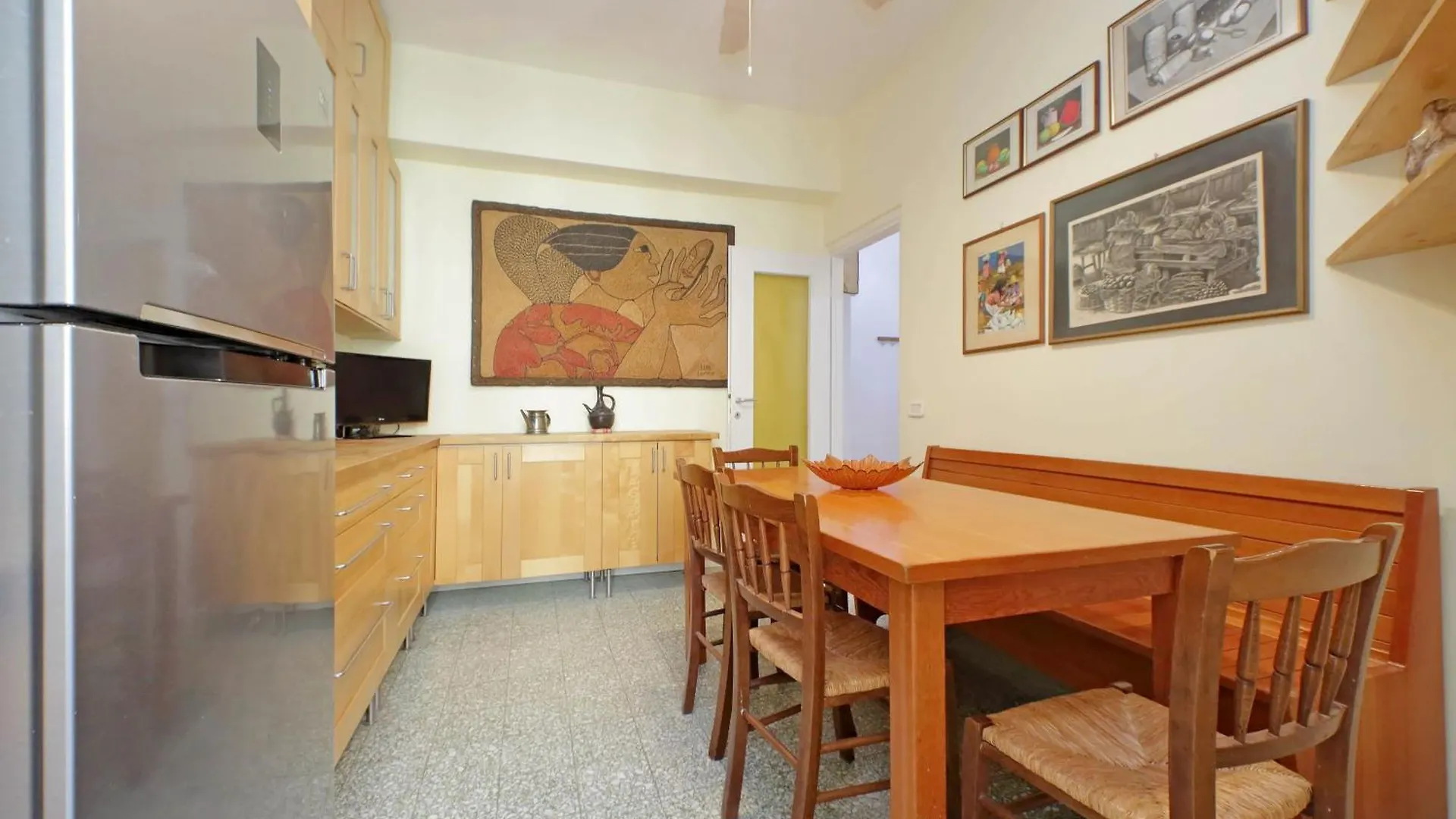 Comfy Home For Family Next To Metro Rome Apartment