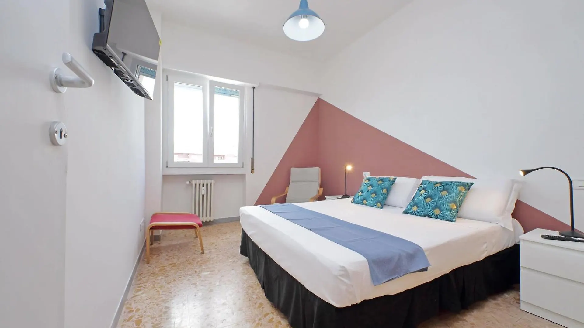 Comfy Home For Family Next To Metro Rome Apartment
