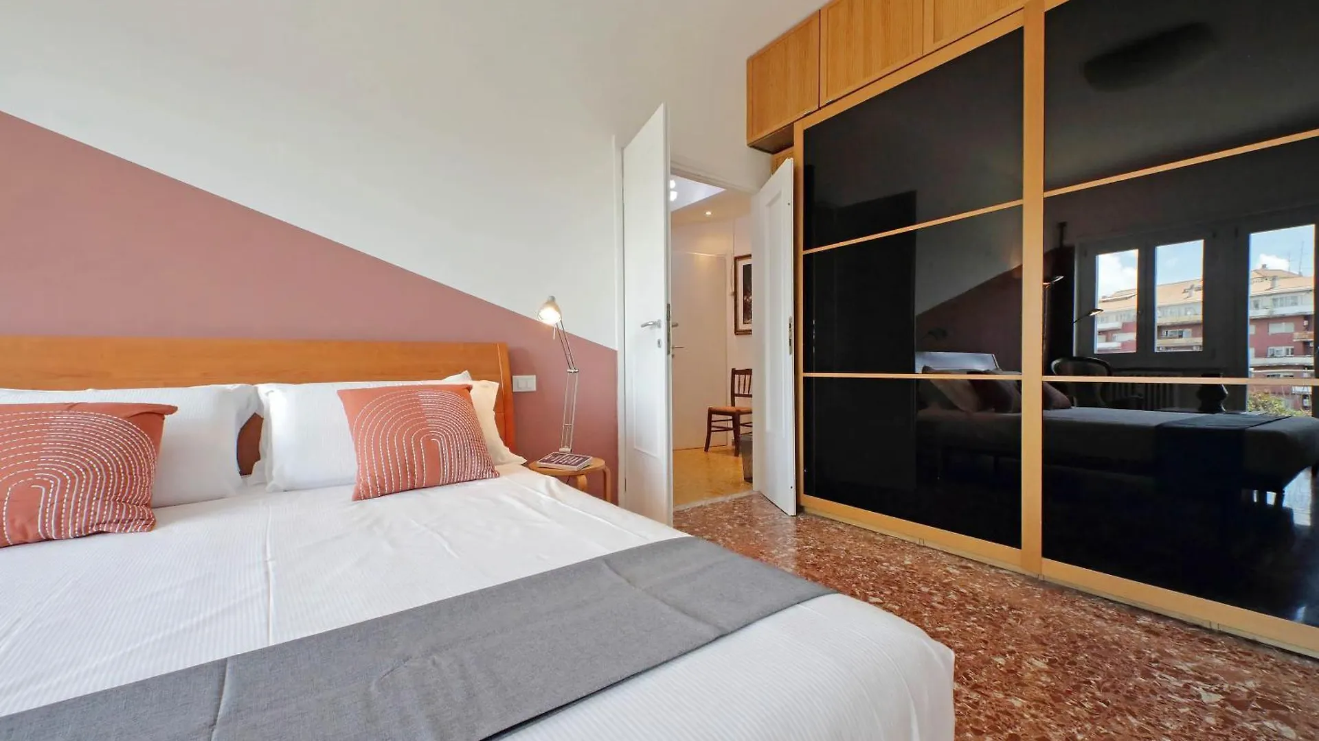 Apartment Comfy Home For Family Next To Metro Rome