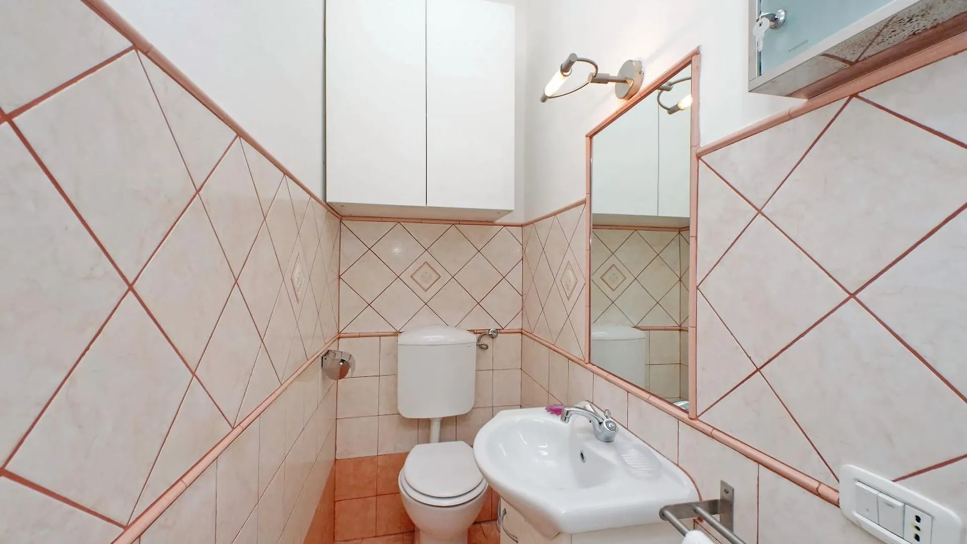 Comfy Home For Family Next To Metro Rome 0*,  Italy