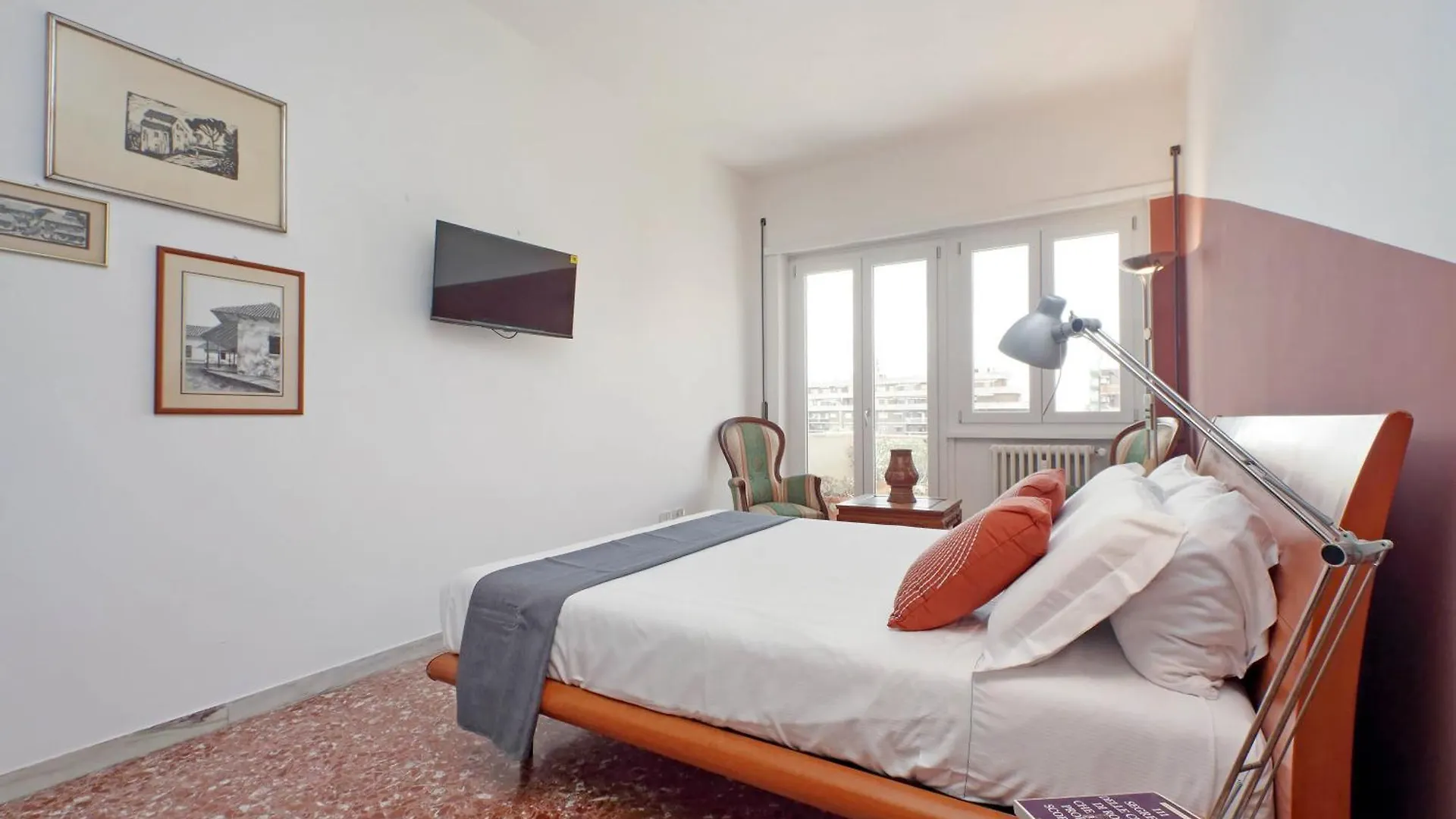 Comfy Home For Family Next To Metro Rome Apartment