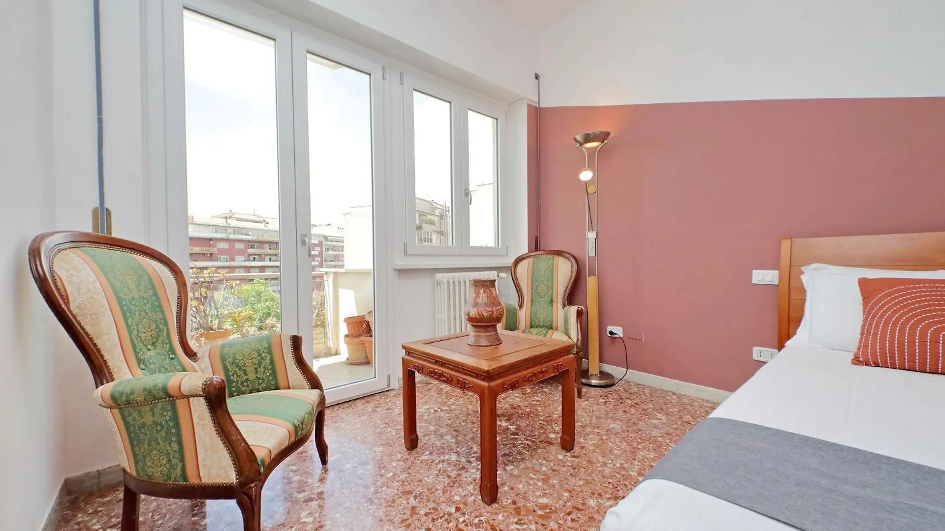 Apartment Comfy Home For Family Next To Metro Rome