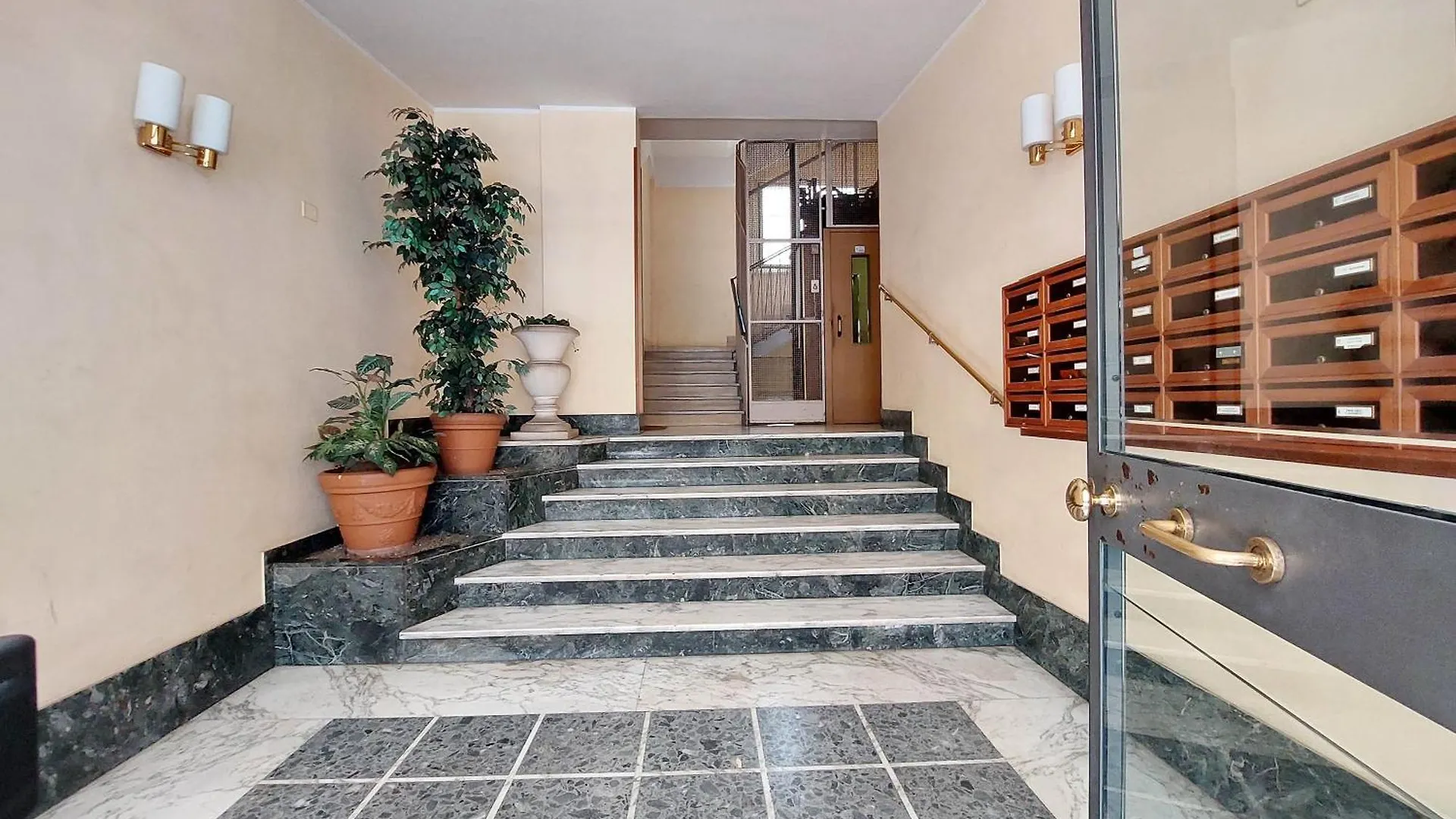 Apartment Comfy Home For Family Next To Metro Rome